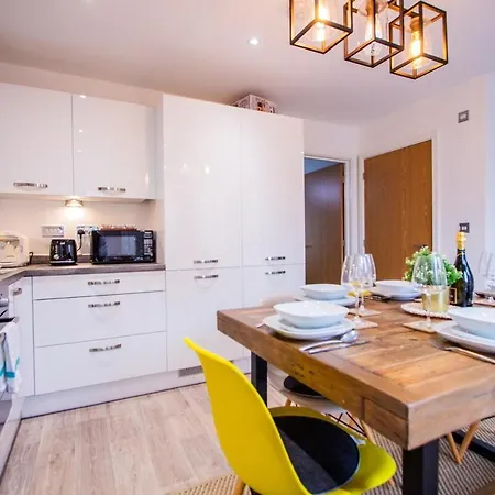 Charming 1br House In Eccles With Free Parking *