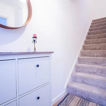 Holiday home Charming 1br House In Eccles With Free Parking *