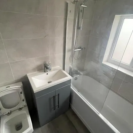 Betahouse -3br -pool Table -free Parking -spacious Appartement Manchester