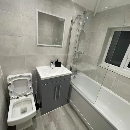 Betahouse -3br -pool Table -free Parking -spacious Apartament