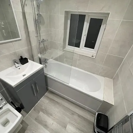Apartment Betahouse -3br -pool Table -free Parking -spacious *