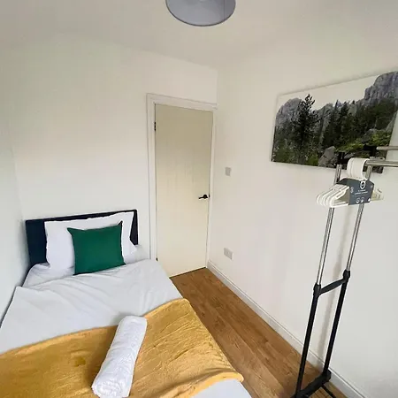 Apartment Betahouse -3br -pool Table -free Parking -spacious Manchester