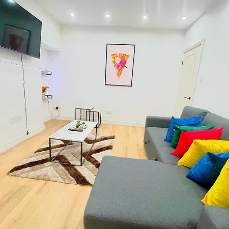 Betahouse -3br -pool Table -free Parking -spacious Apartment *