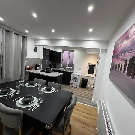 Betahouse -3br -pool Table -free Parking -spacious *