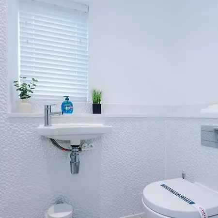 Stylish 3-bedroom House - Brand New Сasa de vacaciones