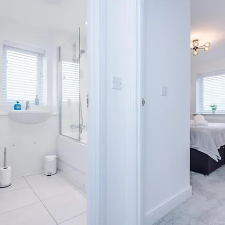 Holiday home Stylish 3-bedroom House - Brand New *