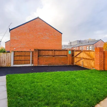 Stylish 3-bedroom House - Brand New