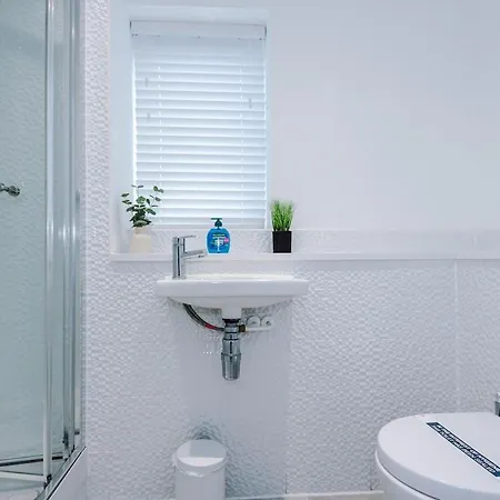 Holiday home Stylish 3-bedroom House - Brand New Manchester