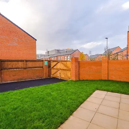 Stylish 3-bedroom House - Brand New *