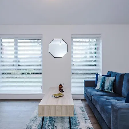 Stylish 3-bedroom House - Brand New * Mánchester