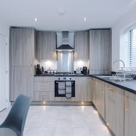 Stylish 3-bedroom House - Brand New Сasa de vacaciones *