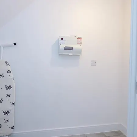 Сasa de vacaciones Stylish 3-bedroom House - Brand New *