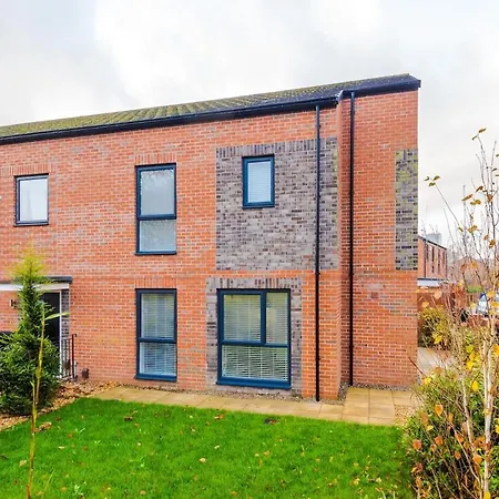 Stylish 3-bedroom House - Brand New *