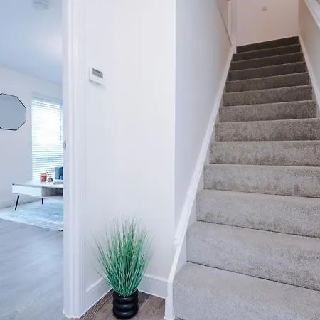 Сasa de vacaciones Stylish 3-bedroom House - Brand New Mánchester