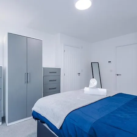 Stylish 3-bedroom House - Brand New