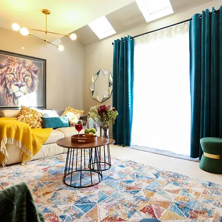 Luxury Three Story Townhouse Free Parking On Drive Manchester