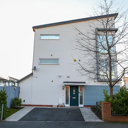 Holiday home Luxury Three Story Townhouse Free Parking On Drive *