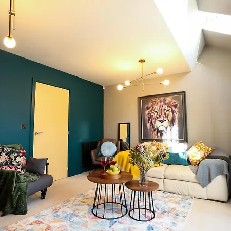 Luxury Three Story Townhouse Free Parking On Drive 펜션 맨체스터