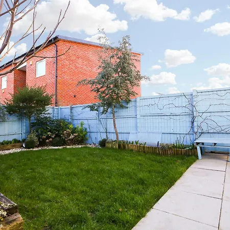 Luxury Three Story Townhouse Free Parking On Drive Manchester