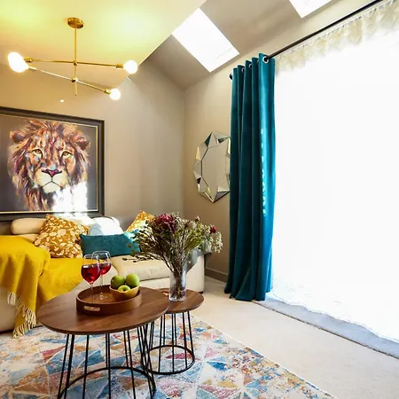 펜션 Luxury Three Story Townhouse Free Parking On Drive 맨체스터