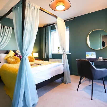 Luxury Three Story Townhouse Free Parking On Drive Nyaraló *