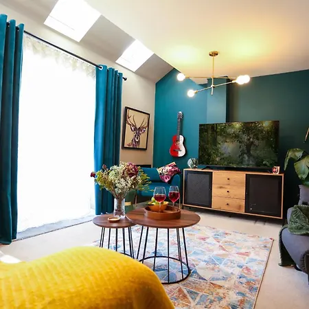 Luxury Three Story Townhouse Free Parking On Drive *