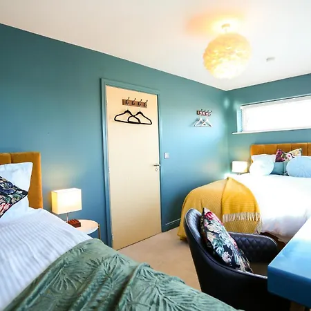 Luxury Three Story Townhouse Free Parking On Drive Nyaraló