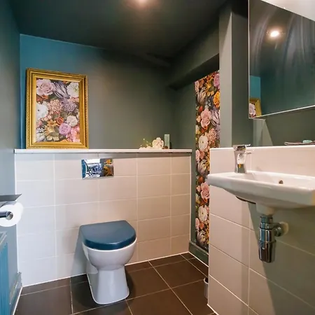 Luxury Three Story Townhouse Free Parking On Drive *