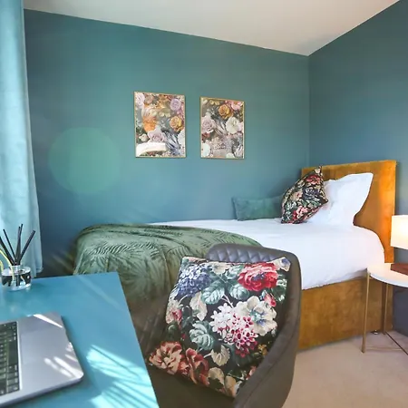 Luxury Three Story Townhouse Free Parking On Drive