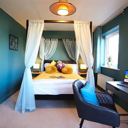 Luxury Three Story Townhouse Free Parking On Drive 펜션 *