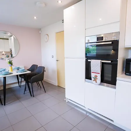 Nyaraló Luxury Three Story Townhouse Free Parking On Drive