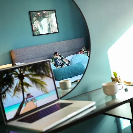Luxury Three Story Townhouse Free Parking On Drive Holiday home *