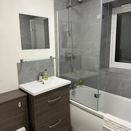 Premier Serviced Apartmetns Oldham Road