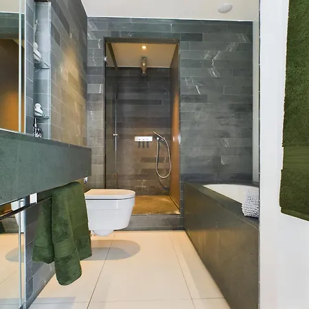 Appartamento Skyline 3br Duplex - Pool, Gym & Parking Manchester