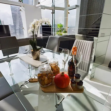 Lägenhet Skyline Views 3Br Duplex - Pool, Gym & Parking