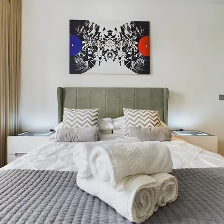 Skyline Views 3Br Duplex - Pool, Gym & Parking Appartement Manchester