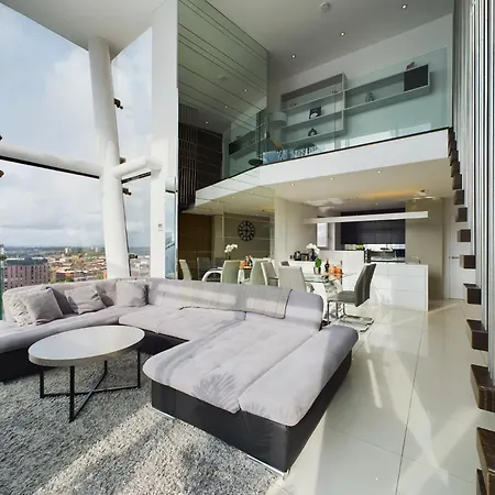 Skyline 3br Duplex - Pool, Gym & Parking * Manchester