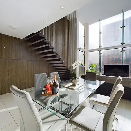 Skyline 3br Duplex - Pool, Gym & Parking *