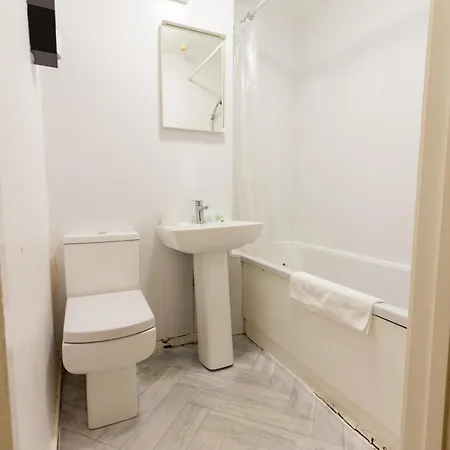 Cosy Stretford In A Prime Location דירה *