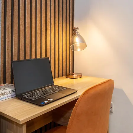 Collegehouse-businessready-freeparking&wifi *