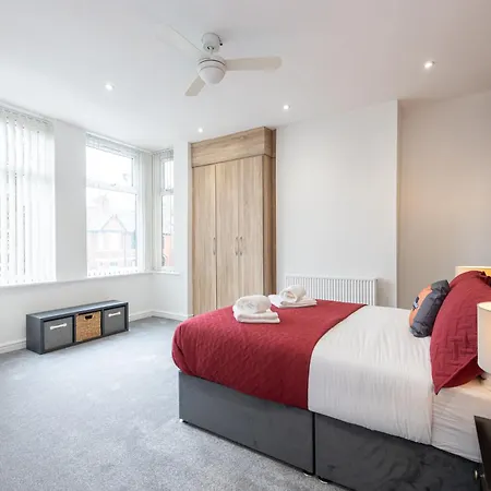 Collegehouse-businessready-freeparking&wifi Holiday home *