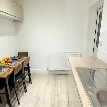 Holiday home Cozy 3-bed Caldecott
