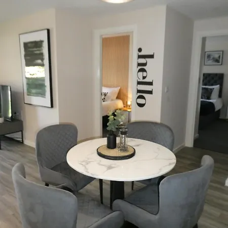 2 Bed 2 Bath Close To Ctre Sleeps 5 -free Parking Apartment