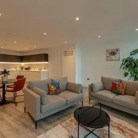 Escape At Three60 Apartment *