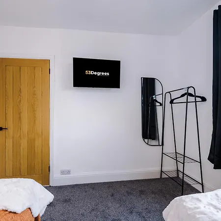 New In Greater By 53 Degrees Property, Ideal For Business, Dedicated Workspace! *