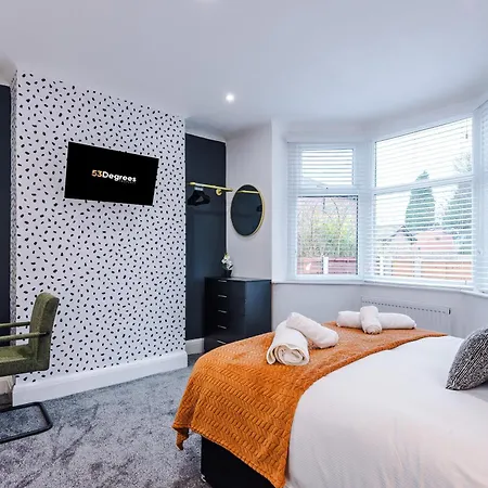 New In Greater By 53 Degrees Property, Ideal For Business, Dedicated Workspace! Manchester