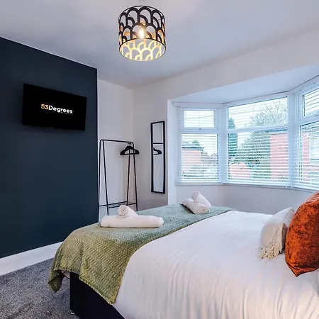 New In Greater By 53 Degrees Property, Ideal For Business, Dedicated Workspace! *