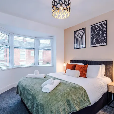 New In Greater By 53 Degrees Property, Ideal For Business, Dedicated Workspace! *