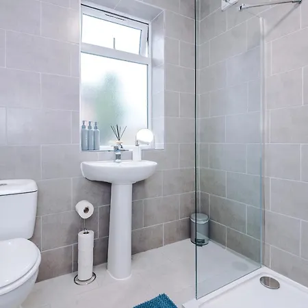 New In Greater By 53 Degrees Property, Ideal For Business, Dedicated Workspace!
