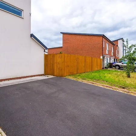 Сasa de vacaciones Four Bedroom House By Brookland Serviced Short Lets With Free Wifi Mánchester